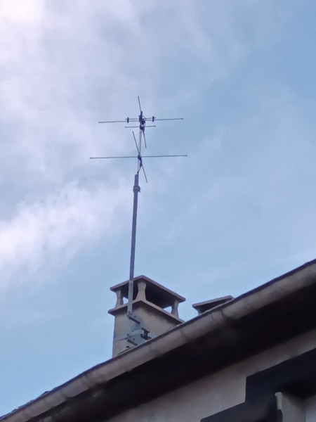 Picture of the antenna mounted on the roof of my house